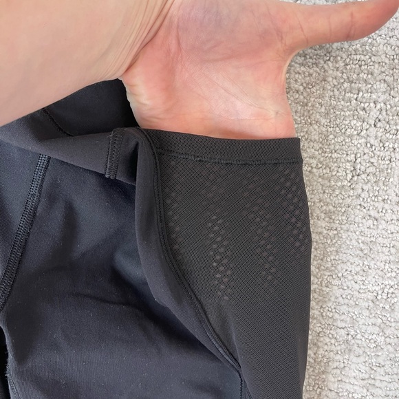 Lululemon black leggings with mesh detailing - Picture 3 of 5